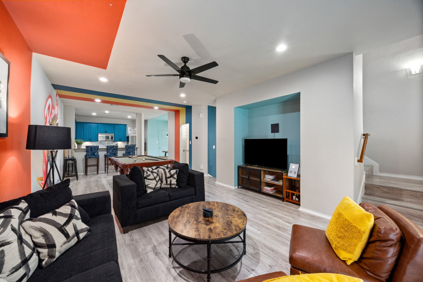 EaDo Houston 3BR Pet-Friendly Pool Table