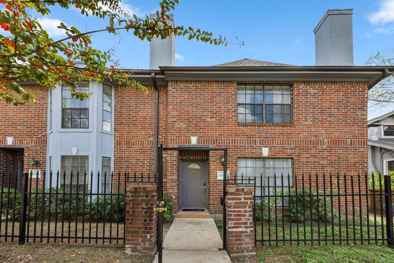 605/607 Fargo Montrose — 4BR Walkable, Sleeps 20