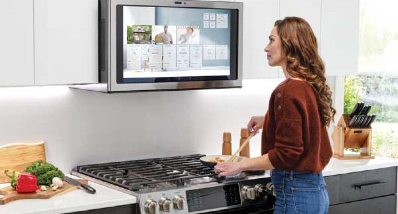 Kitchen-Hub-with-woman-cooking-2