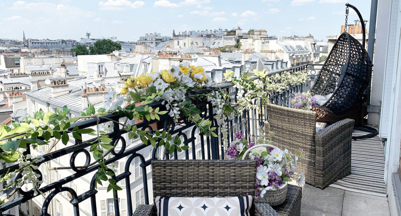 paris-perfect-cognac-balcony