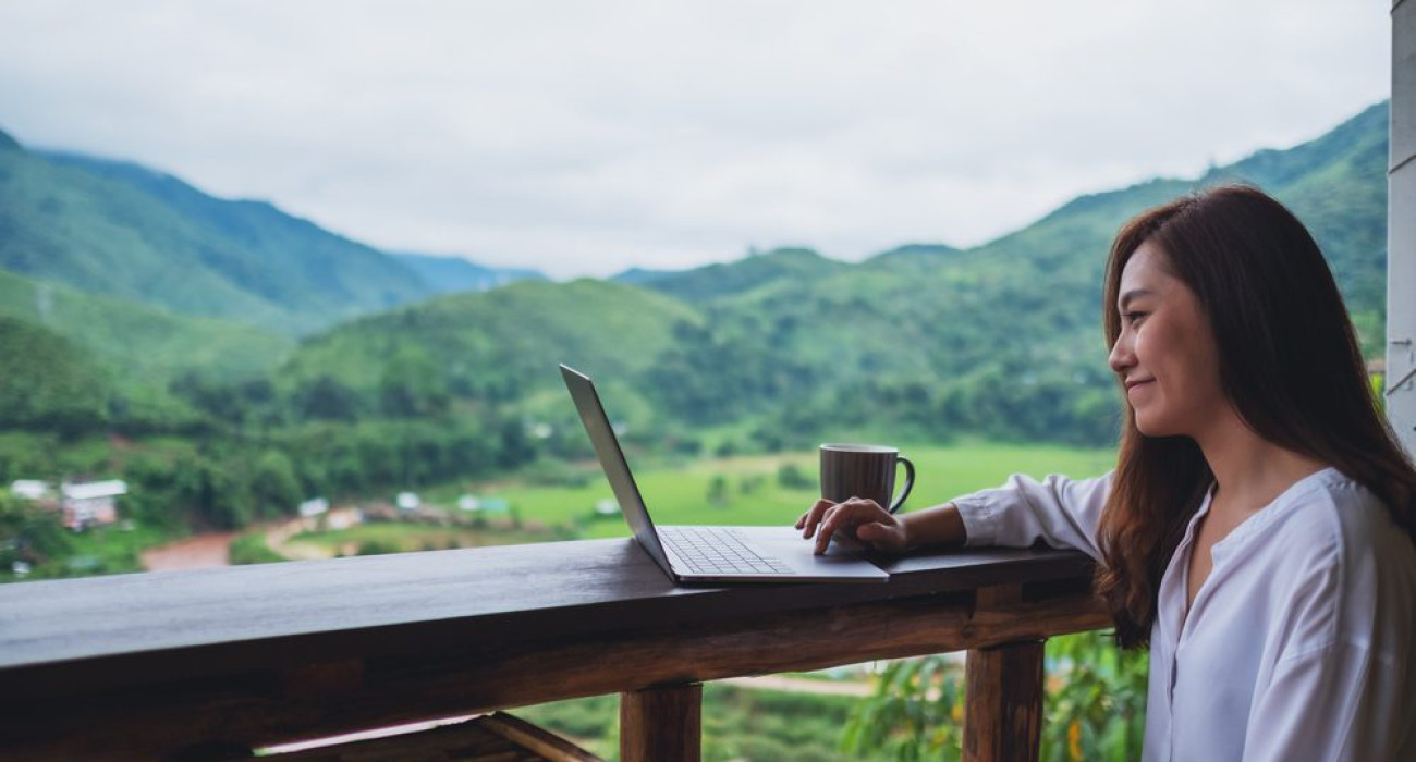 A,Beautiful,Asian,Woman,Working,And,Typing,On,Laptop,Computer